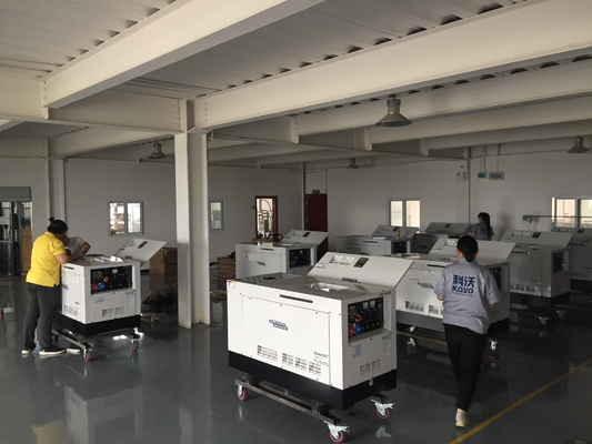 220v/380v Tensión nominal 600a Máquina de soldadura con motor Ew400dstl